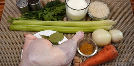 Куриный суп с рисом, сливками и карри