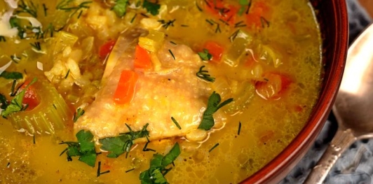 Куриный суп с рисом, сливками и карри