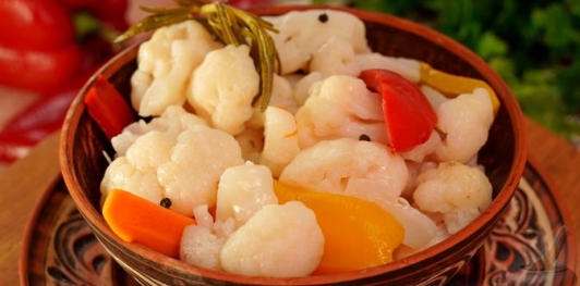 Маринованная цветная капуста с болгарским перцем и морковью