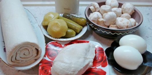 Мясной салат «Морковка»