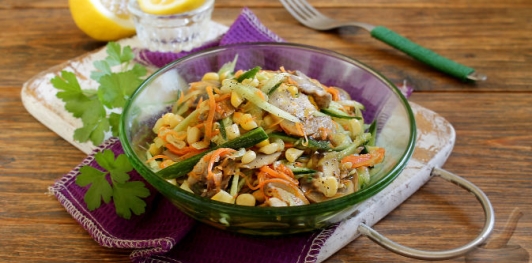 Овощной салат с консервированными шампиньонами