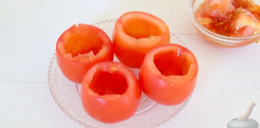Помидоры, фаршированные грибами и крабовыми палочками