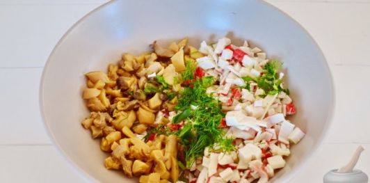 Помидоры, фаршированные грибами и крабовыми палочками