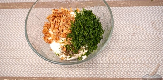 Рулетики из запечённого перца со сливочным сыром и орехами