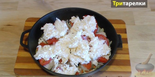 Рыба, запеченная в духовке, с овощами