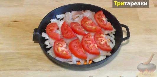 Рыба, запеченная в духовке, с овощами