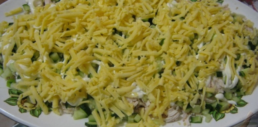 Салат "Ананас" из курицы, с орехами и сыром