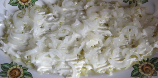 Салат "Ананас" из курицы, с орехами и сыром