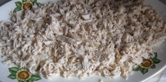 Салат "Ананас" из курицы, с орехами и сыром