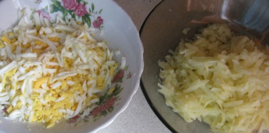 Салат "Ананас" из курицы, с орехами и сыром