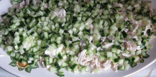 Салат "Ананас" из курицы, с орехами и сыром