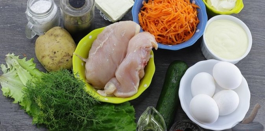Салат "Драконье гнездо" с курицей, картофелем и морковью по-корейски