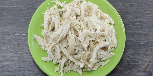 Салат "Драконье гнездо" с курицей, картофелем и морковью по-корейски