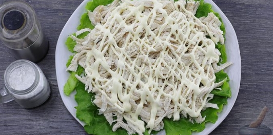 Салат "Драконье гнездо" с курицей, картофелем и морковью по-корейски