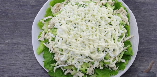 Салат "Драконье гнездо" с курицей, картофелем и морковью по-корейски