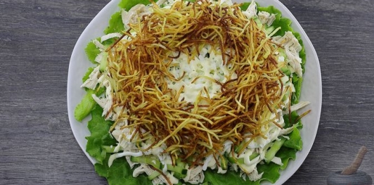 Салат "Драконье гнездо" с курицей, картофелем и морковью по-корейски