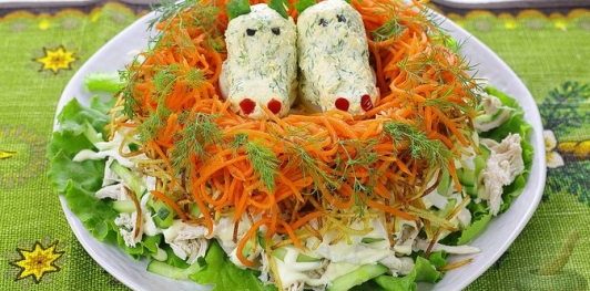 Салат "Драконье гнездо" с курицей, картофелем и морковью по-корейски