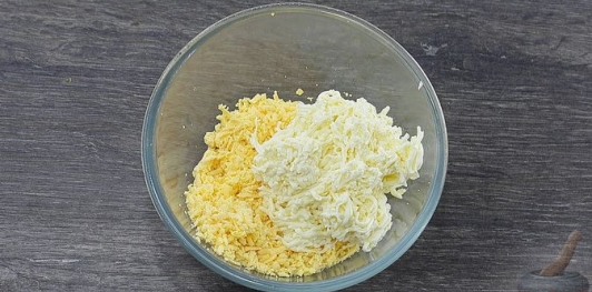 Салат "Драконье гнездо" с курицей, картофелем и морковью по-корейски