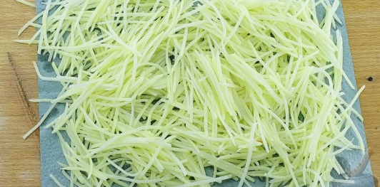 Салат "Драконье гнездо" с курицей, картофелем и морковью по-корейски