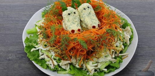 Салат "Драконье гнездо" с курицей, картофелем и морковью по-корейски