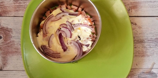 Салат "Мышки в сыре" с перепелиными яйцами