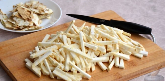 Сельдерей, жаренный с грибами