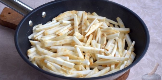Сельдерей, жаренный с грибами