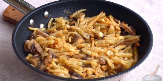 Сельдерей, жаренный с грибами