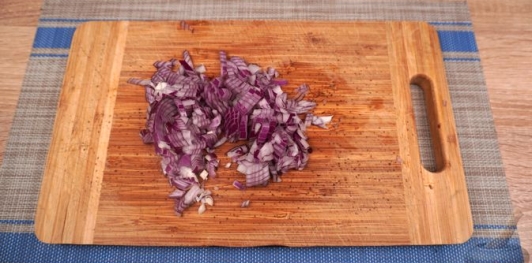 Слоёный салат "Цветочная поляна" с рисом и рыбой