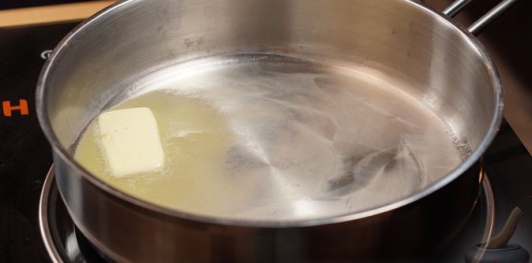Томлёная картошка с луком и сливками