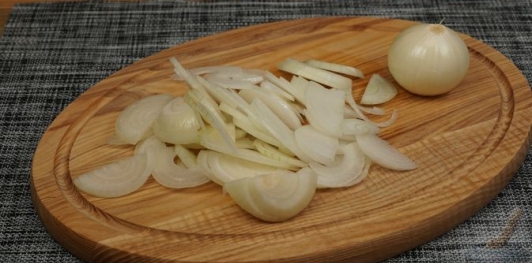 Томлёная картошка с луком и сливками