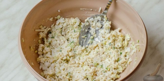 Закуска-салат "Морковки" из крабовых палочек