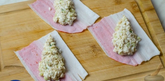 Закуска-салат "Морковки" из крабовых палочек